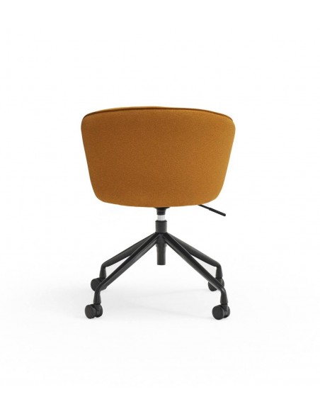 CADEIRA TEULAT ADD COM RODAS EM TECIDO MOSTARDA.