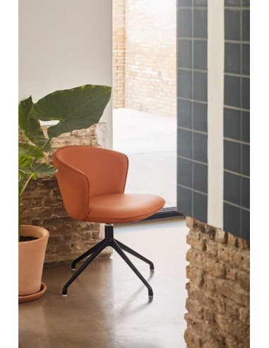 CADEIRA GIRATÓRIA TEULAT ADD EM COR TERRACOTTA...