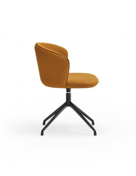 SILLA DE TEULAT ADD GIRATORIA EN TEJIDO MOSTAZA PATAS NEGRAS.