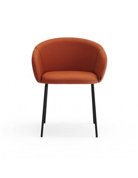 SILLA DE TEULAT ADD CON BRAZOS EN CUERO SINTÉTICO TERRACOTA Y PATAS DE METAL NEGRAS.