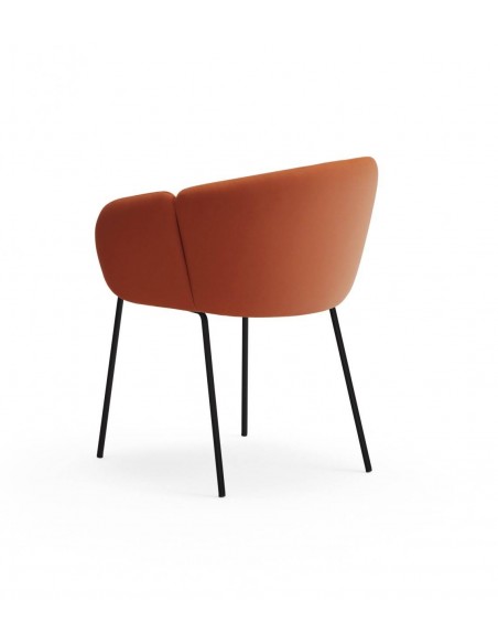 SILLA DE TEULAT ADD CON BRAZOS EN CUERO SINTÉTICO TERRACOTA Y PATAS DE METAL NEGRAS.