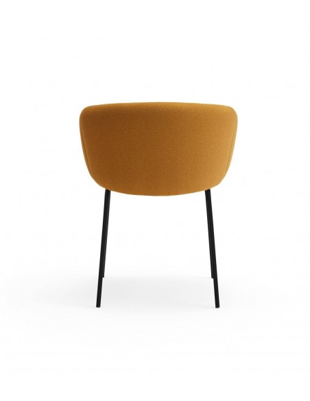 SILLA DE TEULAT ADD CON BRAZOS EN TEJIDO MOSTAZA Y PATAS DE METAL NEGRAS.