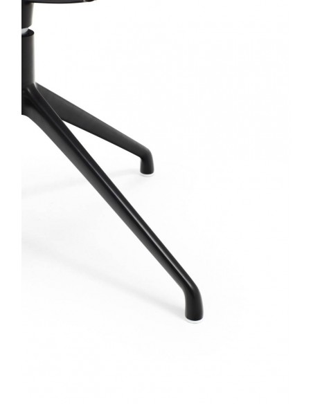 SILLA TEULAT MOGI GIRATORIA EN CUERO SINTÉTICO BEIGE y base NEGRA.