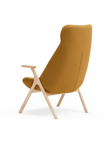 POLTRONA TEULAT DINS, TECIDO MOSTARDA e MADEIRA.