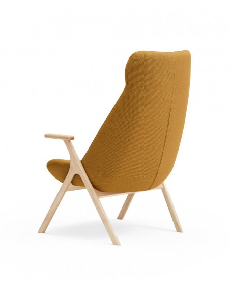 BUTACA TEULAT DINS, TEJIDO MOSTAZA y MADERA.