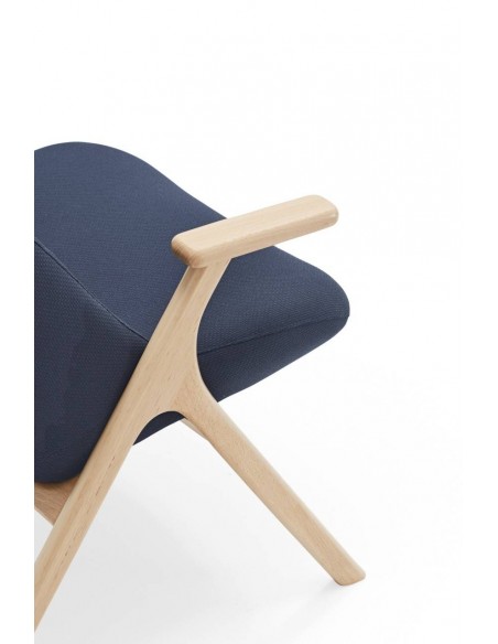 BUTACA TEULAT DINS, TEJIDO AZUL OSCURO y MADERA.