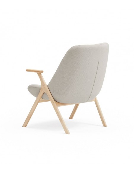 BUTACA BAJA TEULAT DINS, TEJIDO CREMA y MADERA.