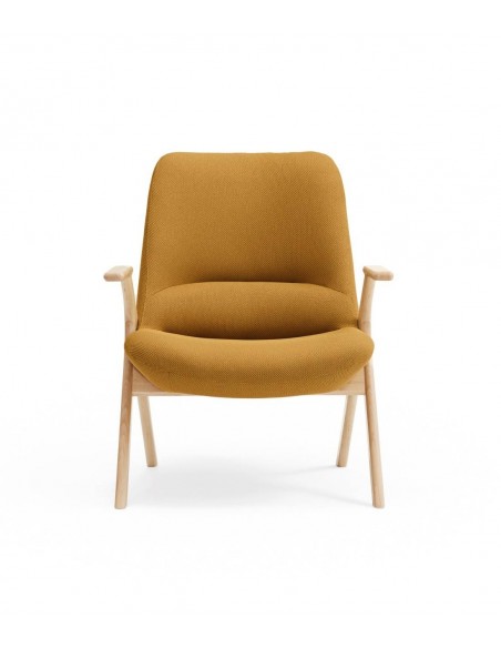 POLTRONA BAIXA TEULAT DINS, TECIDO MOSTARDA e MADEIRA.