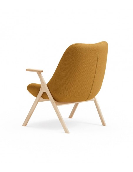 BUTACA BAJA TEULAT DINS ,TEJIDO MOSTAZA y MADERA.