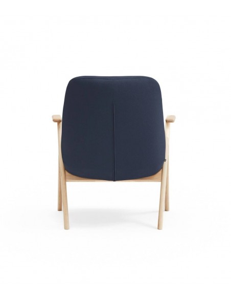 BUTACA BAJA TEULAT DINS, TEJIDO AZUL OSCURO y MADERA.