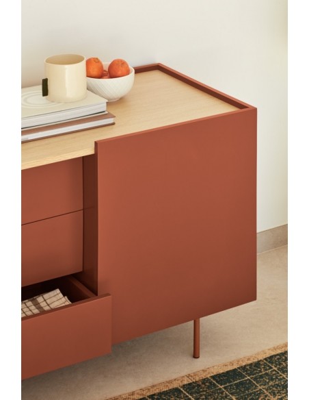 Teulat aparador OTTO 180 x 45. MDF teja y roble, base de metal.