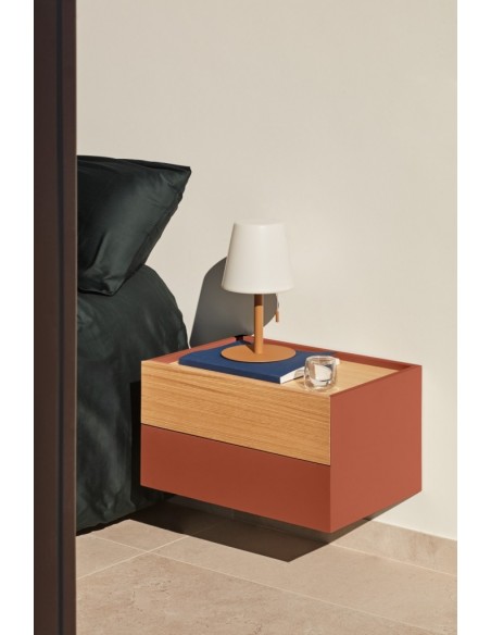 Mesa de cabeceira suspensa Teulat OTTO 50 X 35, MDF lacado teja e carvalho.