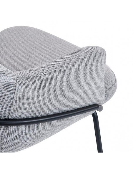 Silla con brazos ABIGAIL en tejido forest y patas de acero con acabado negro .