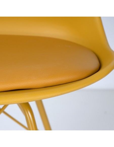 Cadeira de cozinha RALF, pernas metálicas, assento acolchoado.