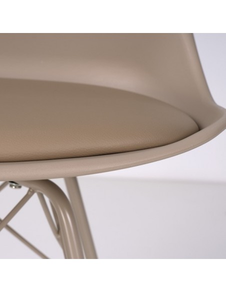 Cadeira de cozinha RALF, pernas metálicas, assento acolchoado.