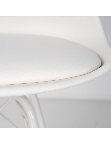 Cadeira de cozinha RALF, pernas metálicas, assento acolchoado.