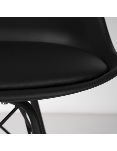 Cadeira de cozinha RALF, pernas metálicas, assento acolchoado.