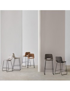 Taburete bajo Zahara 65, tejido suede y patín de metal... 2