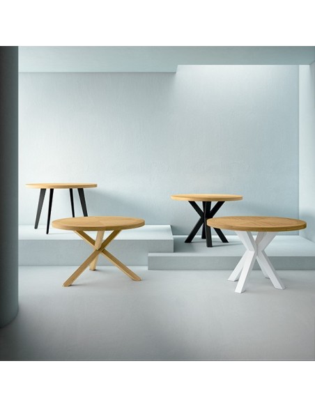 Mesa redonda Argo 100, chapa de roble y patas de madera maciza.