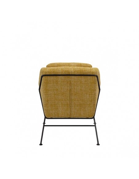 Poltrona Brida em tecido tango e base em metal preto.