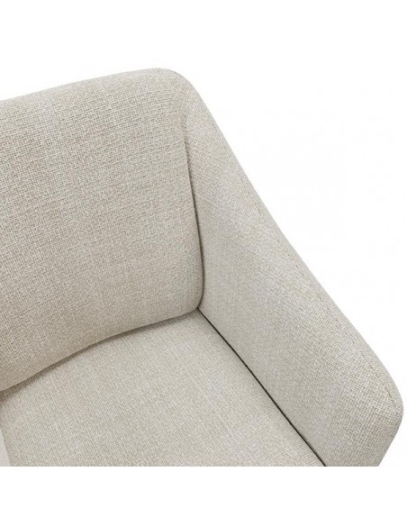 Poltrona Brida em tecido tango e base em metal preto.