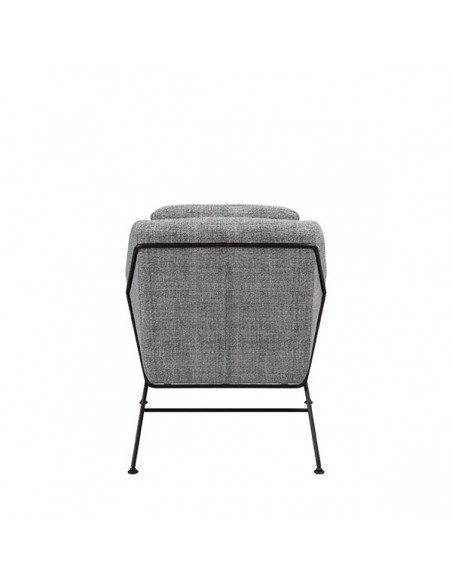 Butaca Brida en tejido tango y base de metal acabado negro.