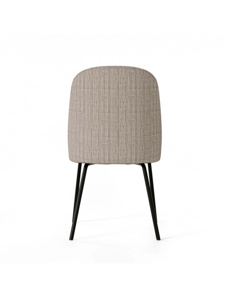 Cadeira de design ANOHA em tecido Bora e pernas em metal preto.