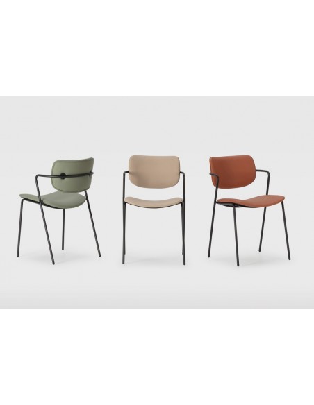 Silla moderna MAURYN de piel sintética y patas de metal negro