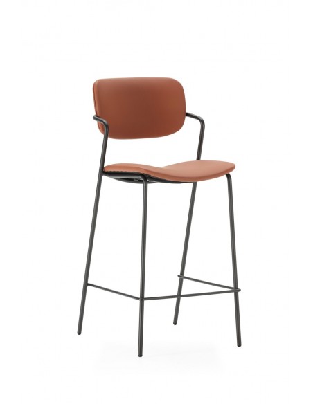 Banqueta moderna MAURYN 66 em couro sintético e metal preto