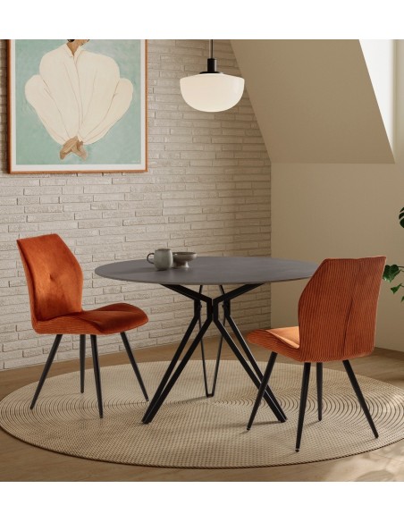 Mesa redonda em porcelânico cinzenta AINA 120 e base em metal preto