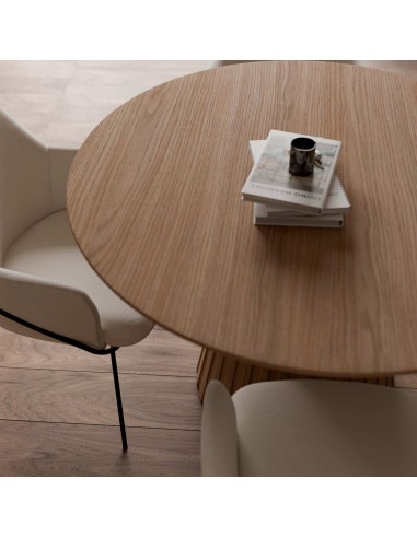 Mesa redonda NAYLA de Ø 120, chapada en roble.