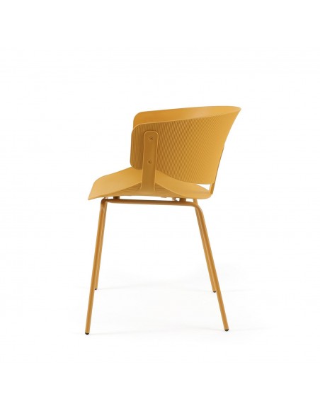 Silla de diseño con brazos TAYLOR en polipropileno y patas metálicas.