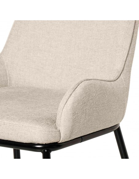 Cadeira de jantar LARISA em tecido beige e metal preto.