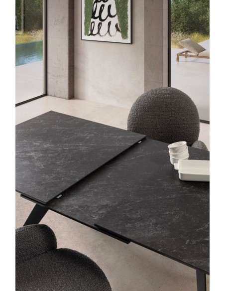 MESA EXTENSIBLE LULA 160/220 X 90. Tapa CERÁMICA y pies metal NEGRO