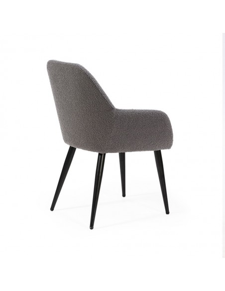 Cadeira design LASHY com braços em tecido chenille e pes em metal preto