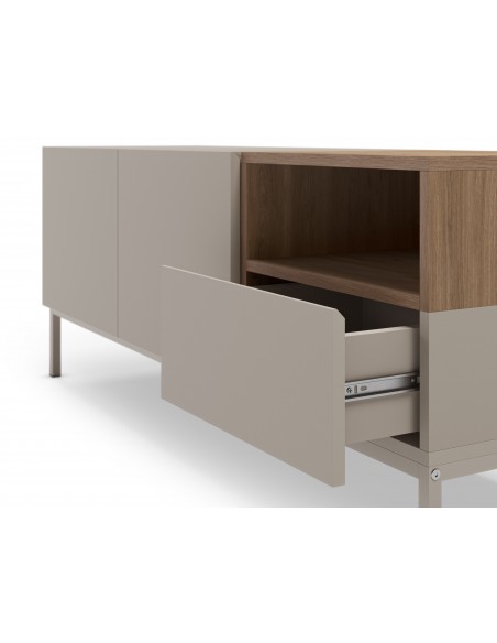 Mueble TV minimalista CAILIN 140 x 55, melamina crema y roble, patas de metal