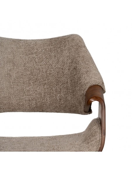 Silla con brazos de diseño nórdico, madera curvada color nogal, tela beige