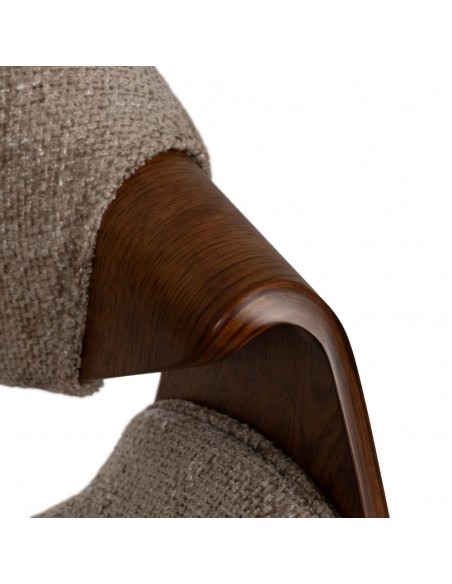 Silla con brazos de diseño nórdico, madera curvada color nogal, tela beige
