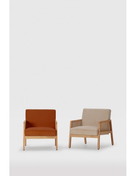 Sillón DEBRA de ratán sintético y madera, tejido pana teja