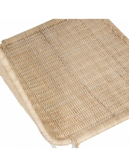 Cadeira minimalista Colette em rattan natural com estrutura em metal branco
