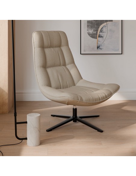 Butaca giratoria 360º PARMA, asiento amplio en tejido beige y patas de metal.
