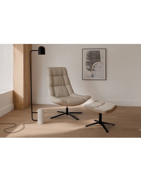 Butaca giratoria 360º PARMA, asiento amplio en tejido beige y patas de metal.