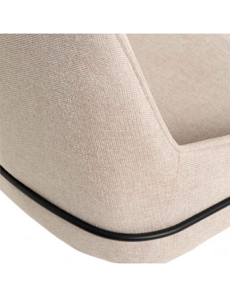 Cadeira de design GWEN, estofada em beige e pes em metal preto
