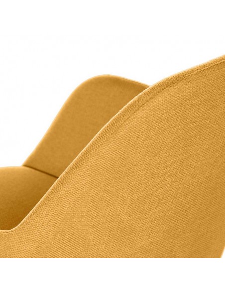 Silla comedor ISABELLA, tela en mostaza y patas de metal negro.