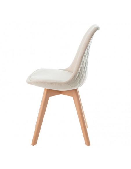 Cadeira Milena com pés de madeira, estrutura estofada em veludo e assento acolchoado.