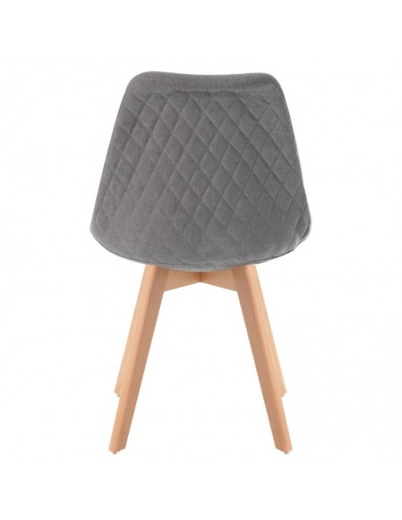 Cadeira Milena com pés de madeira, estrutura estofada em veludo e assento acolchoado.