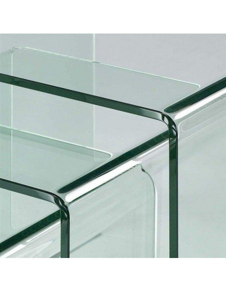 Conjunto de 3 mesas de nidificação de vidro temperado transparente.