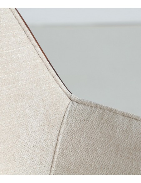 Cadeira BEESD moderna com encosto em madeira cor de nogueira e tecido off-white