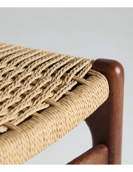 Silla artesanal nórdica WHEL de madera color nogal y cuerda beige