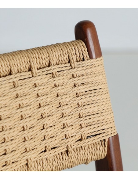 Silla artesanal nórdica WHEL de madera color nogal y cuerda beige